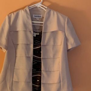 Woman’s short sleeve blazer and tank top